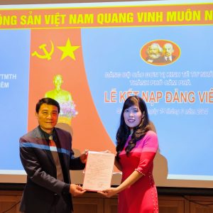 Chi bộ Công ty TNHH DVTM TH Xuân Nghiêm kết nạp Đảng viên mới.